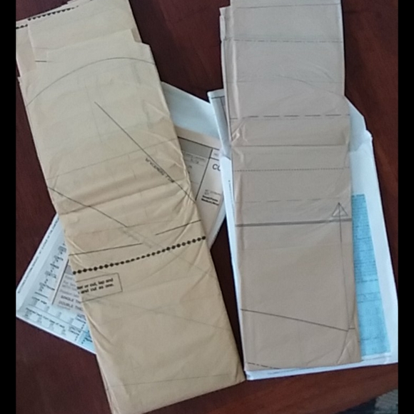 Pair of Butterick Girl's Costume Patterns - Picture 5 of 5